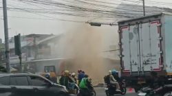 Pipa Gas PGN Bocor di Pertigaan Grand Mall Bekasi, Semburkan Air 3 Meter hingga Picu Kepanikan