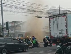 Pipa Gas PGN Bocor di Pertigaan Grand Mall Bekasi, Semburkan Air 3 Meter hingga Picu Kepanikan