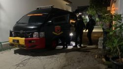 Bekasi - Tim Penjinak Bom (Jihandak) Polda Metro Jaya melakukan penanganan temuan benda mencurigakan yang diduga granat nanas di area tempat pembuangan sampah di Kelurahan Aren Jaya, Kecamatan Bekasi Timur, Kota Bekasi, Sabtu (30/5/2026) sore. Foto: Ist/Gobekasi.id.