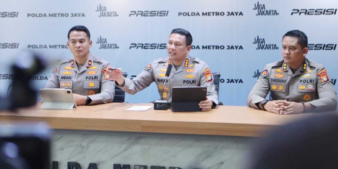 Bekasi - Kabid Humas Polda Metro Jaya, Komisaris Besar Budi Hermanto, saat memberikan keterangan pers dalam kassu kecelakaan maut di Stasiun Bekasi Timur yang melibatkan KRL dan KA Argo Bromo Angrek. Foto: Ist/Gobekasi.id.