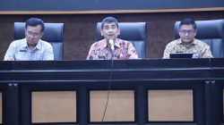 Bekasi - Plh. Sekretaris Daerah Kabupaten Bekasi, Carwinda, memimpin Rapat Koordinasi Optimalisasi Peran dan Tugas Satuan Tugas (Satgas) Makan Bergizi Gratis (MBG) di Aula KH. Noer Alie, Gedung Kantor Bupati Bekasi, Kamis (7/5/2026). Foto: Ist/Gobekasi.id.