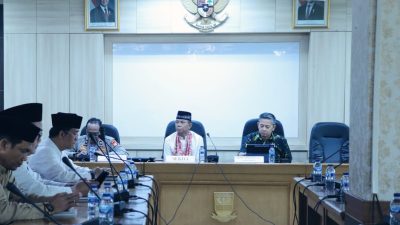 Bekasi - Pemkab Bekasi terus mematangkan persiapan Pilkades Digital 2026 melalui penguatan pemutakhiran data penduduk dan data desa di 154 desa se-Kabupaten Bekasi. Sekda Kabupaten Bekasi Endin Samsudin menegaskan, data yang akurat dan terpadu menjadi kunci sukses pelaksanaan Pilkades. Foto: Ist