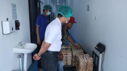 Bekasi - Polda Metro Jaya memanen 3.000 butir telur dari peternakan ayam di kawasan Tambak Kampung Bagedor, Muara Gembong, Kabupaten Bekasi. Foto: Ist/Gobekasi.id.
