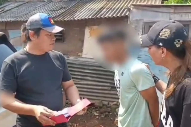 Bekasi - Jajaran Subdit Jatanras Ditreskrimum Polda Metro Jaya berhasil meringkus pelaku perampokan minimarket bersenjata korrek api berbentuk pistol di kawasan Kampung Cibeber, Kecamatan Cikarang Utara, Kabupaten Bekasi, Jumat (19/6/2026). Foto: Ist