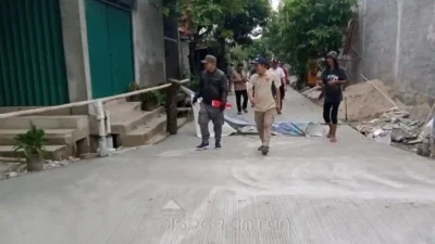 Bekasi - Proyek Jalan lingkungan sedang digarap Disperkimtan Kabupaten Bekasi. Foto: Ist