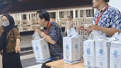 Bekasi - Air Zamzam yang diburu jemaah Haji Jawa Barat. Foto: Ist