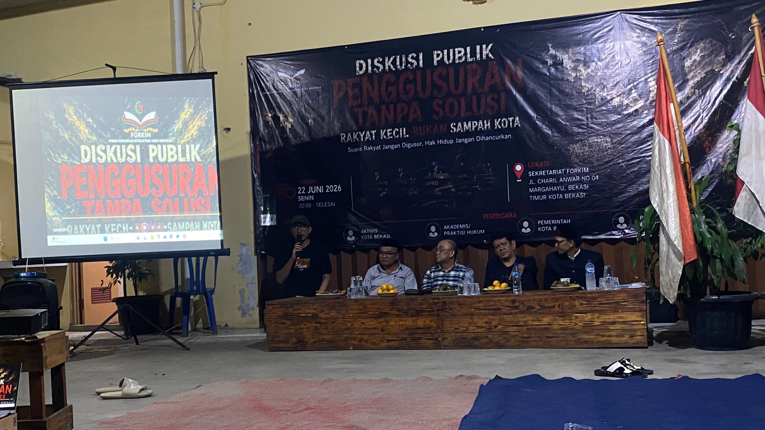 Bekasi - Diskusi Publik “Penggusuran Tanpa Solusi, Rakyat Kecil Bukan Sampah Kota” yang digelar Forum Komunikasi Intelektual Muda Indonesia (Forkim) di Bekasi Timur, Senin malam (22/6/2026). Foto: Gobekasi.id.