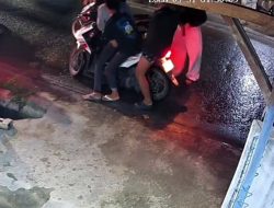 Terekam CCTV, Komplotan Begal Bersenjata Celurit Rampas Motor Warga di Tambun Utara