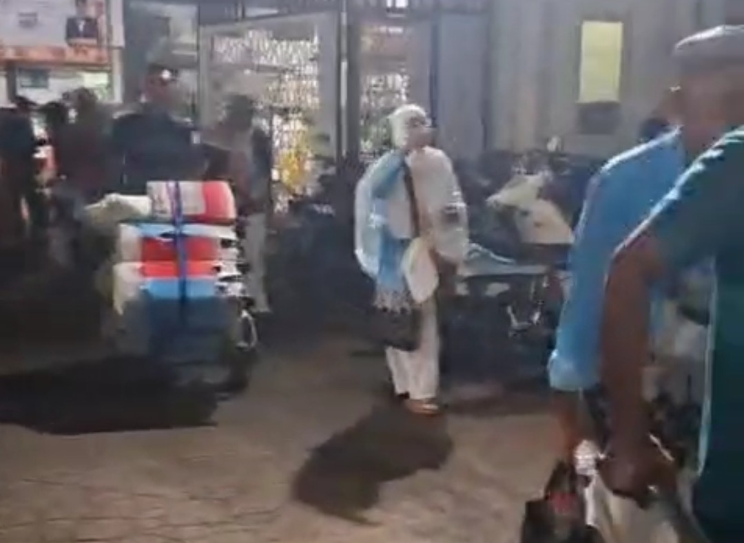 Bekasi - Jemaah Haji kloter pertama tiba di UPT Asrama Haji Embarkasi Jakarta-Bekasi. Foto: Ist