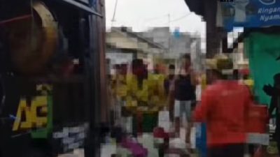 Bekasi - Kejadiaan insiden maut saat Pawai Singsingaan berlangsung di Kampung Cibeureum, Desa Mekarmukti, Kecamatan Cikarang Utara, Kabupaten Bekasi, Selasa (2/5/2026). Foto: Ist/Gobekasi.id.