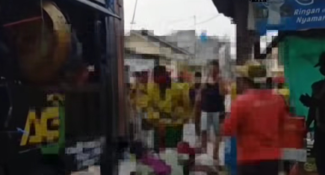 Bekasi - Kejadiaan insiden maut saat Pawai Singsingaan berlangsung di Kampung Cibeureum, Desa Mekarmukti, Kecamatan Cikarang Utara, Kabupaten Bekasi, Selasa (2/5/2026). Foto: Ist/Gobekasi.id.
