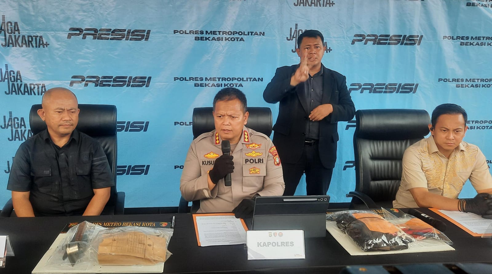 Bekasi - Kapolres Metro Bekasi Kota, Kombes Pol Kusumo Wahyu Bintoro saat mempimpin konferensi pers, Rabu (3/6/2026). Foto: Septian/Gobekasi.id.