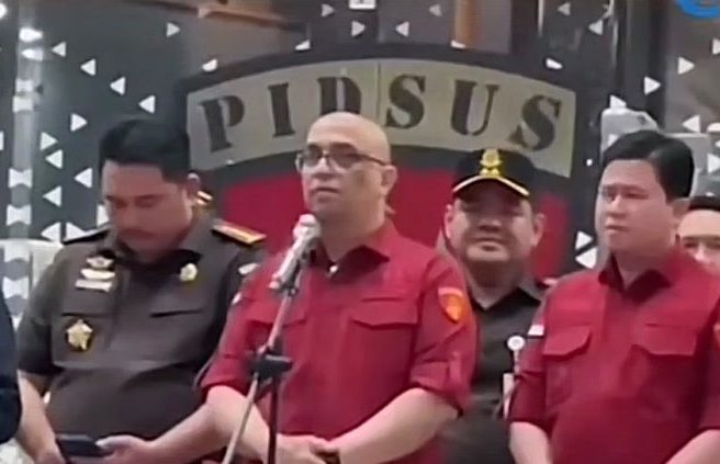 Bekasi - Direktur Penyidikan Jampidsus Kejaksaan Agung, Syarief Sulaiman, dalam konferensi pers penetapan tersangka pimpinan BGN, Rabu (3/6/2026).