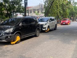 Dishub Kota Bekasi Tindak Parkir Liar di Jalan Samping Taman Plaza Patriot