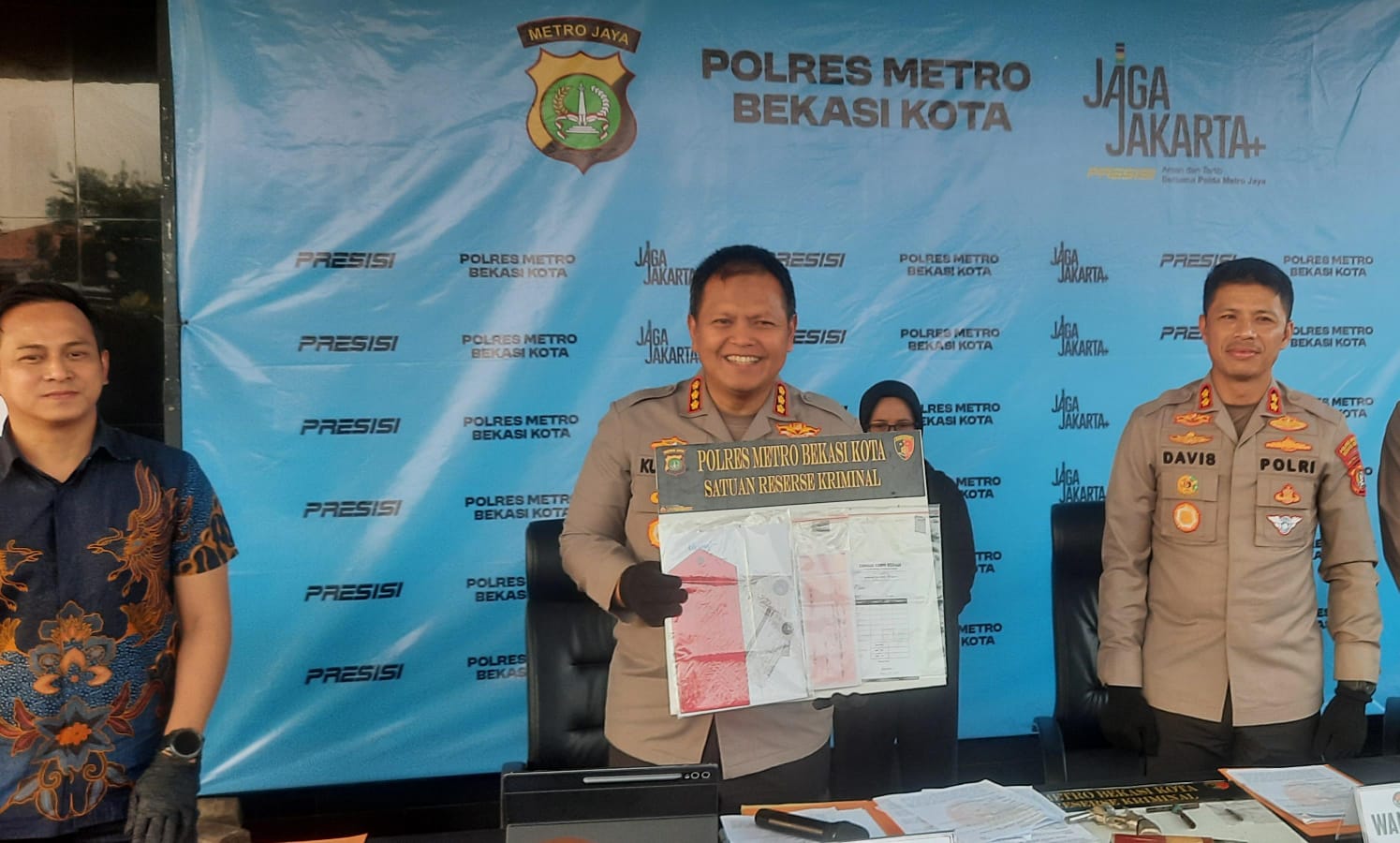 Bekasi - Kapolres Metro Bekasi Kota, Kombes Pol Kusumo Wahyu Bintoro saat melakukan konrensi pers, Jumat (12/6/2026). Foto: Septian/Gobekasi.id.