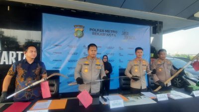 Bekasi - Kapolres Metro Bekasi Kota, Kombes Pol Kusumo Wahyu Bintoro, menggelar konferensi pers kasus kematian remaja yang dikeroyok, Jumat (12/6/2026). Foto: Septian/Gobekasi.id.