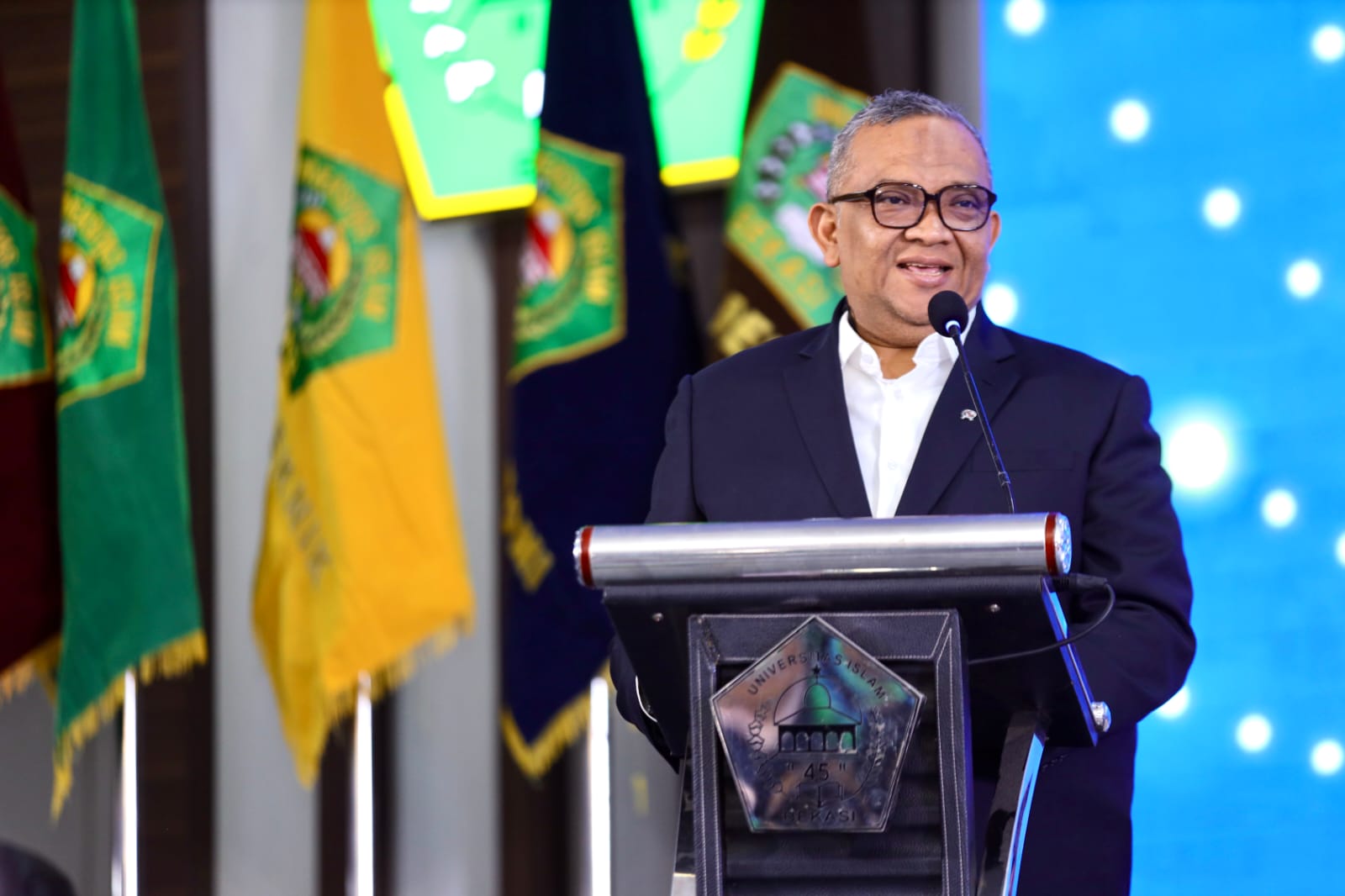 Bekasi - Wakil Menteri Ketenagakerjaan (Wamenaker) Afriansyah Noor saat memberikan Kuliah Umum pada acara Wisuda Diploma, Sarjana, dan Pascasarjana Universitas Muhammadiyah Indonesia (UM Indonesia) Tahun Akademik 2025–2026 di Bekasi, Sabtu (13/6/2026). Foto: Ist/Gobekasi.id.