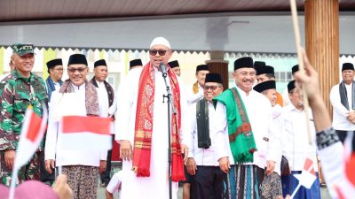 Bekasi - Wali Kota Bekasi Tri Adhianto bersama Wakil Wali Kota Abdul Harris Bobihoe turun langsung memimpin jalannya Pawai Malam 1 Muharram 1448 Hijriah. Foto: Ist/Gobekasi.id.