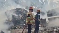 Gegara Bakar sampah, Gudang Limbah di Cikarang Barat Hangus Dilalap Api