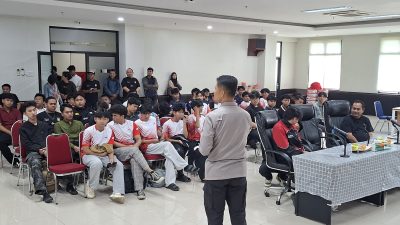 Bekasi - Polres Metro Bekasi Kota menggelar turnamen e-sport Mobile Legends dalam rangka memeriahkan Hari Bhayangkara ke-80. Foto: Ist/Gobekasi.id.