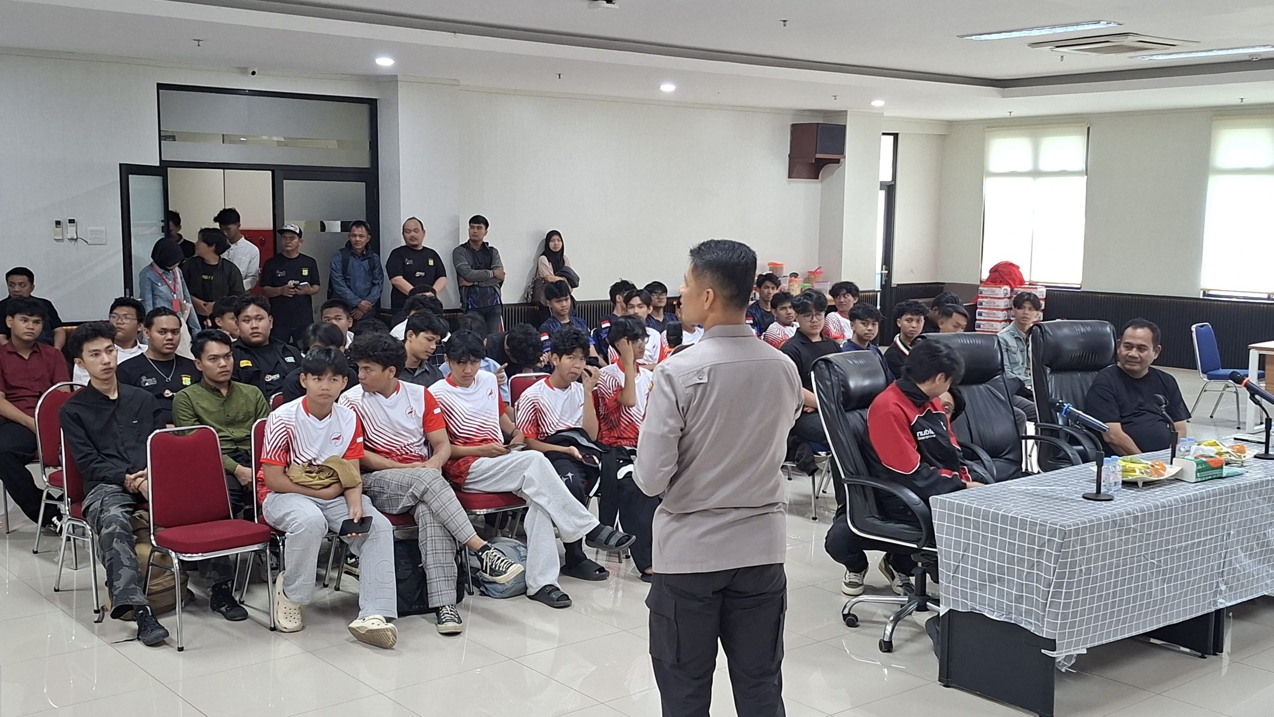 Bekasi - Polres Metro Bekasi Kota menggelar turnamen e-sport Mobile Legends dalam rangka memeriahkan Hari Bhayangkara ke-80. Foto: Ist/Gobekasi.id.