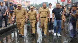 Bekasi - Wali Kota Bekasi, Tri Adhianto bersama rombogan saat meninjau penindakan PKL di Pasar Baru, Jalan Ir. H Juanda, Bekasi Timur, Senin (22/6/2026). Foto: Ist/Gobekasi.id.