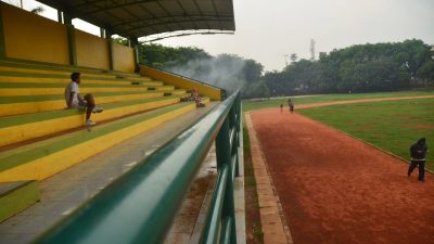 Bekasi - Warga Bekasi saat sedang memakai fasilitas Lapangan Multiguna Bekasi Timur. Foto Septian/Gobekasi.id.