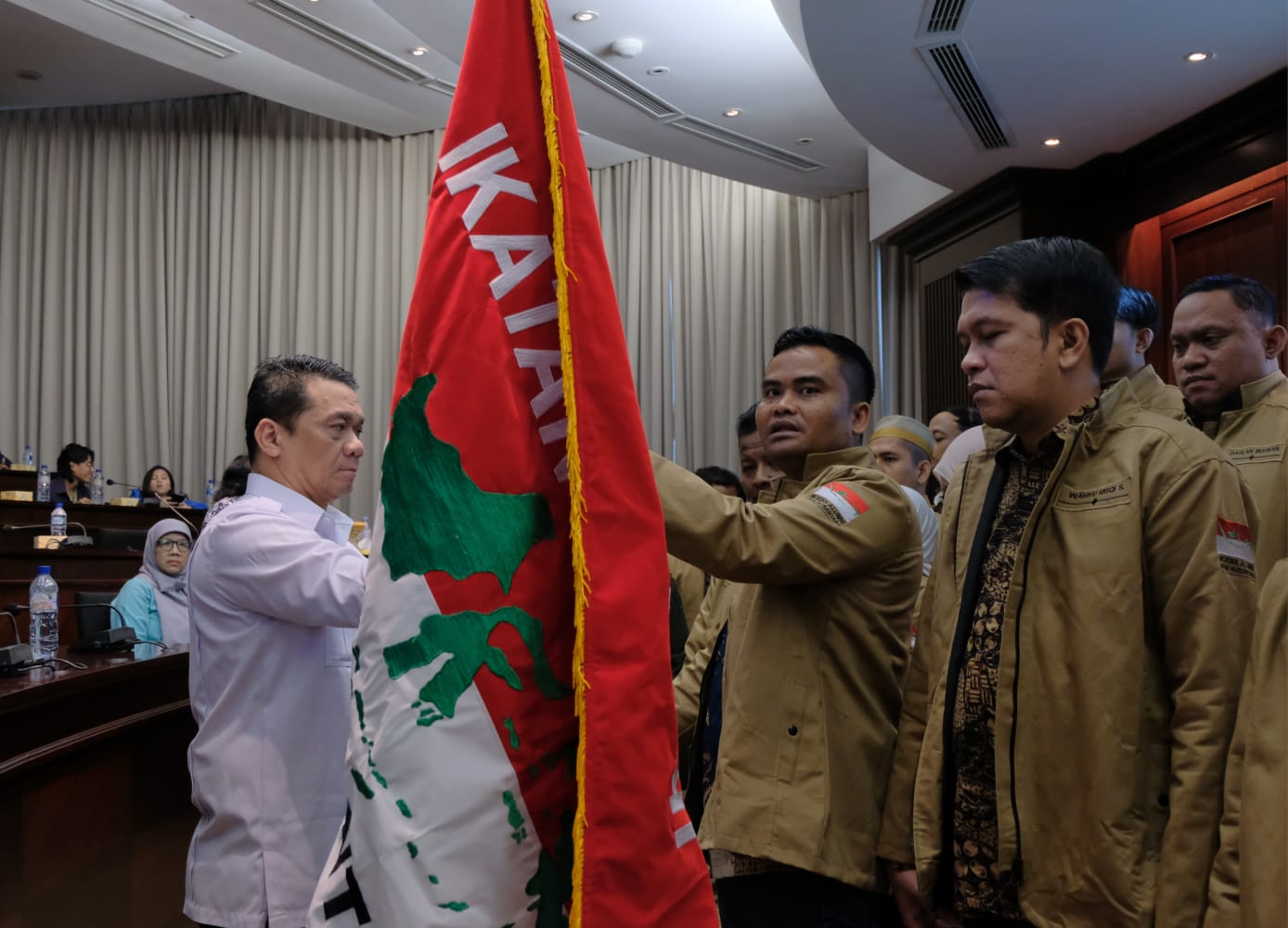 Bekasi - Pengurus Besar Ikatan Alumni BEM Nusantara (PB IKA BEM Nusantara) resmi angkat bicara menyikapi eskalasi polemik panas yang menyeret mahasiswa BEM Universitas Bung Karno (UBK). Foto: Ist