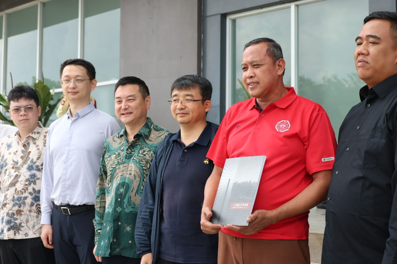 Bekasi - Kunjungan Wali Kota Bekasi Tri Adhianto bersama rombongan di Huzhou, China. Foto: Ist/Gobekasi.id.