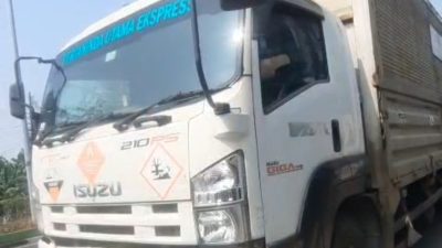Bekasi - Truk boks maut yang menabrak sejumlah pemotor di simpang Unisma Bekasi, Senin (29/6/2026). Foto: Septian/Gobekasi.id.