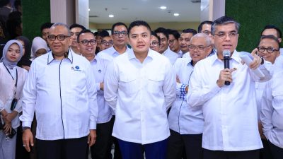 Bekasi - Menteri Ketenagakerjaan Yassierli bersama Sekretaris Kabinet (Seskab) Teddy Indra Wijaya meluncurkan Program Pemagangan Nasional (MagangHub) Angkatan II Tahun 2026 di Jakarta, Senin (29/6/2026). Foto: Ist/Gobekasi.id.