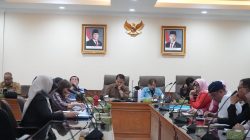 Bekasi - Komisi IV Dewan Perwakilan Rakyat Daerah (DPRD) Kota Bekasi mencecar Dinas Kesehatan dalam insiden salah kasih obat. Foto: Ist/Gobekasi.id.