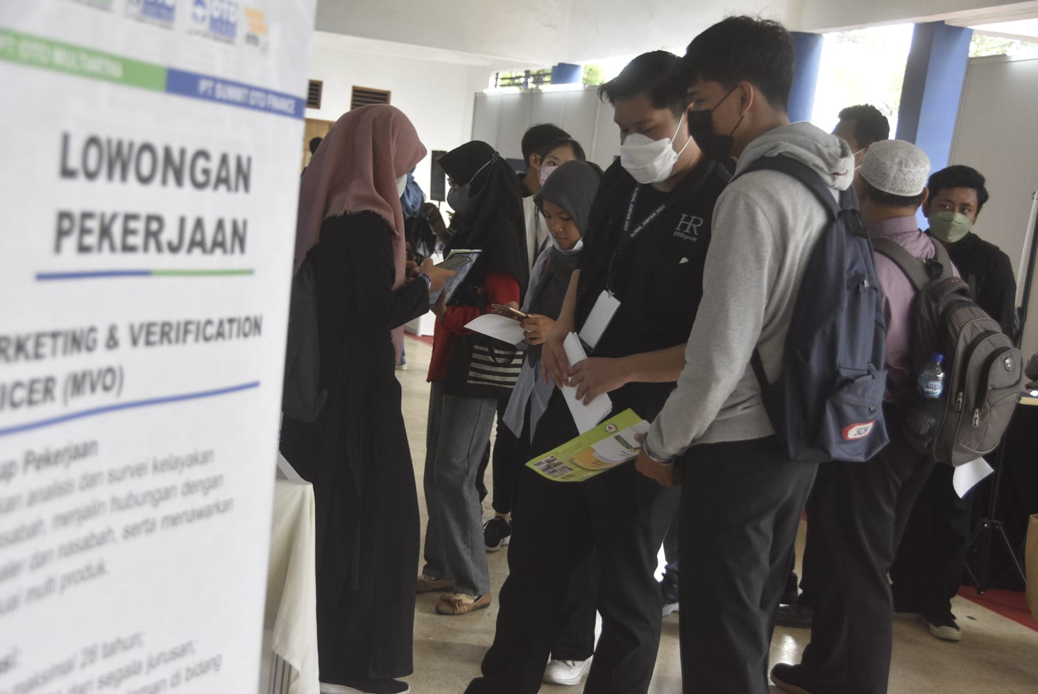 Bekasi - Para pencari kerja di Bekasi mengikuti program Job Fair. Foto: Septian/Gobekasi.id.