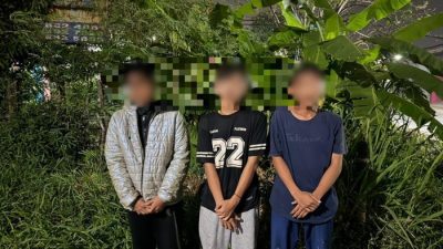 Bekasi - Tiga pemuda yang ditangkap Brimob Polda Metro Jaya saat hendak melakukan aksi tawuran di Tambun Utara, Sabtu (20/6/2026) dini hari. Foto: Ist/Gobekasi.id.