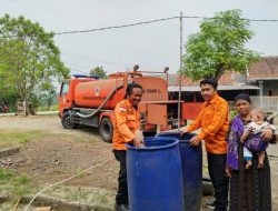 Ancaman Kekeringan Hantui Kecamatan Serang Baru, BPBD Bekasi Salurkan 10.000 Liter Air Bersih