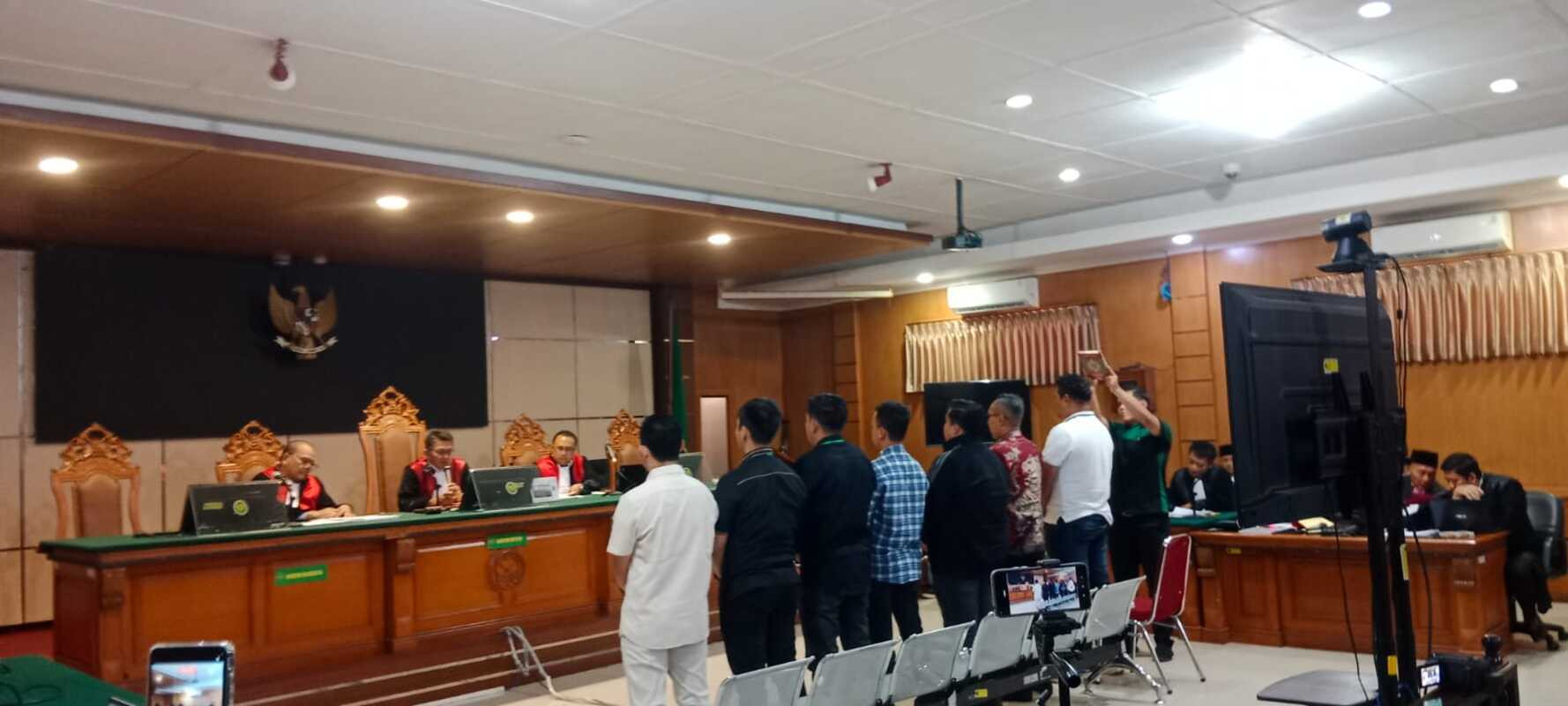 Bekasi - Sidang lanjutan korupsi Bupati Bekasi Ade Kuswara Kunang di Pengadilan Tindak Pidana Korupsi (Tipikor) Bandung, Senin (22/6/2026). Foto: JPNN
