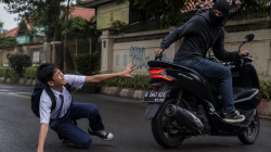 Bekasi - Ilustrasi pelajar SMP dibegal selepas pulang berlatih Muay Thai di Bekasi Selatan. Foto: AI for Gobekasi.id.