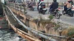 Bekasi - Jembatan Cikarang Bekasi Laut (CBL) yang mengalami kerusakan. Foto: Ist