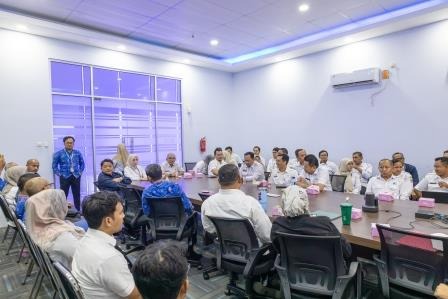 Bekasi - Draf berita acara serah terima dua kantor cabang, yakni Cabang Bekasi Kota dan Cabang Pondok Ungu, dinyatakan telah final dibahas oleh Pemerintah Kabupaten (Pemkab) Bekasi dan Pemerintah Kota (Pemkot) Bekasi di Ruang Command Center Pemkot Bekasi, Rabu (15/7/2026). Foto: Ist/Gobekasi.id.