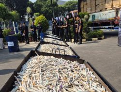 Selamatkan Kerugian Negara Rp6,66 Miliar, Bea Cukai Bekasi Musnahkan Jutaan Batang Rokok dan Miras Ilegal