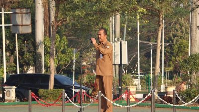 Bekasi - Kepala Dinas Pemberdayaan Masyarakat dan Desa (DPMD) Kabupaten Bekasi, Iman Santoso, saat memimpin apel pagi di Kompleks Pemkab Bekasi, Senin (27/7/2026). Foto: Ist/Gobekasi.id.