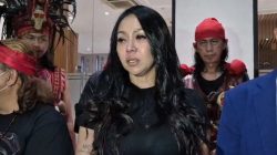 Bekasi - Perwakilan keluarga korban pengeroyokan oleh oknum DPRD Kabupaten Bekasi dkk, Nancy Angela Hendrick. Foto: Ist/Gobekasi.id.