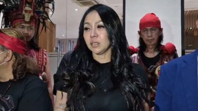 Bekasi - Perwakilan keluarga korban pengeroyokan oleh oknum DPRD Kabupaten Bekasi dkk, Nancy Angela Hendrick. Foto: Ist/Gobekasi.id.