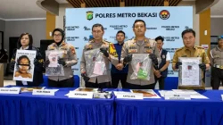 Bekasi - Plh. Kapolres Metro Bekasi, Kombes Ikhlas Putro Wasono mengekspose kasus dugaan penganiayaan ibu tiri di Tarumajaya terhadap anak berusia 4 tahun hingga tewas, Senin (13/7/2026). Foto: Ist
