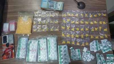Bekasi - Barang bukti obat daftar G yang disita Polres Metro Bekasi dalam penggerebakan toko di Tarumajaya, Kabupaten Bekasi, pada 22 Juni 2026 lalu. Foto: Ist/Gobekasi.id.