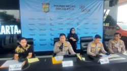 Bekasi - Kapolres Metro Bekasi Kota, Kombes Pol Kusumo Wahyu Bintoro dalam konferensi pers kasus begal diver ojol. Foto: Septian/Gobekasi.id.