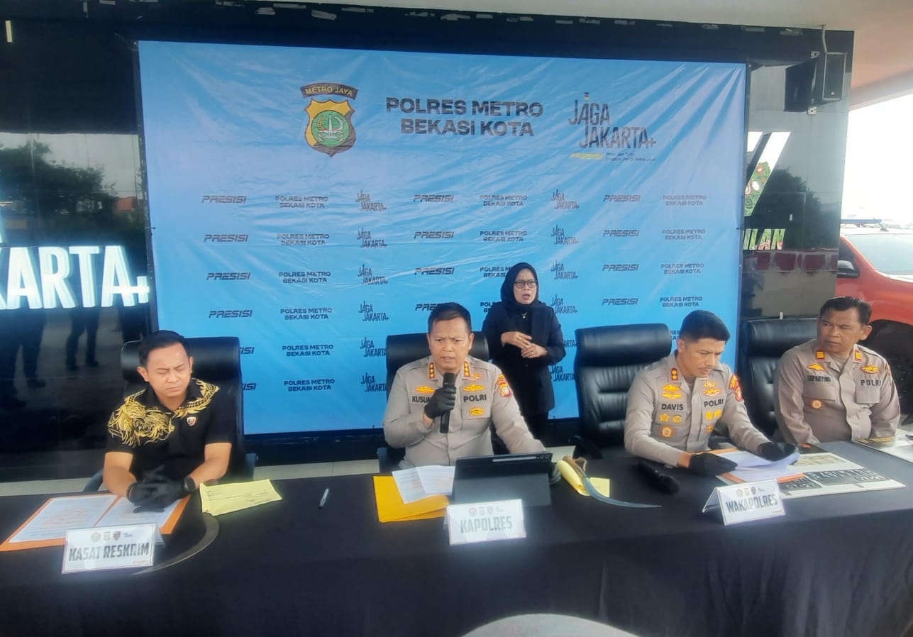 Bekasi - Kapolres Metro Bekasi Kota, Kombes Pol Kusumo Wahyu Bintoro dalam konferensi pers kasus begal diver ojol. Foto: Septian/Gobekasi.id.