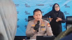 Bekasi - Kapolres Metro Bekasi Kota, Kombes Pol Kusumo Wahyu Bintoro dalam konferensi pers kasus begal diver ojol. Foto: Septian/Gobekasi.id.