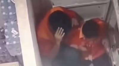 Bekasi - Tangkapan layar perampokan minimarket yang viral di sosial media. Foto: Ist/Gobekasi.id.