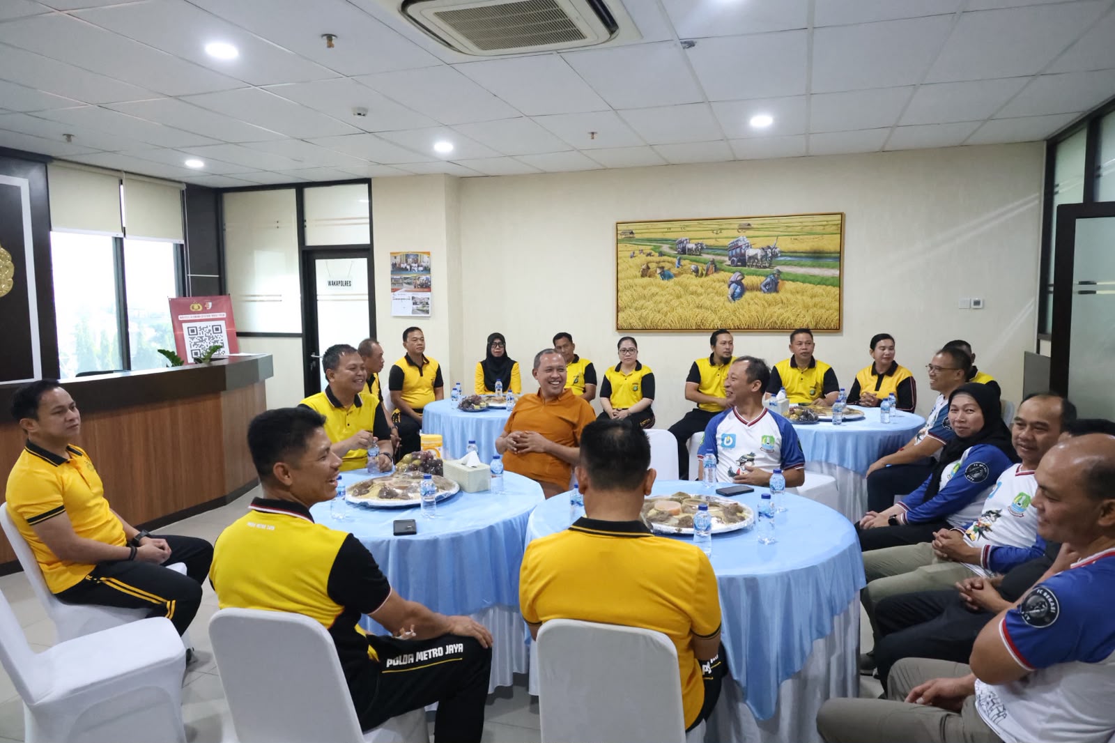 Bekasi - Wali Kota Bekasi Tri Adhianto dalam perayaan Hari Ulang Tahun (HUT) Bhayangkara ke-80 di Markas Polres Metro Bekasi Kota, Jumat (3/7/2026). Foto: Ist/Gobekasi.id.